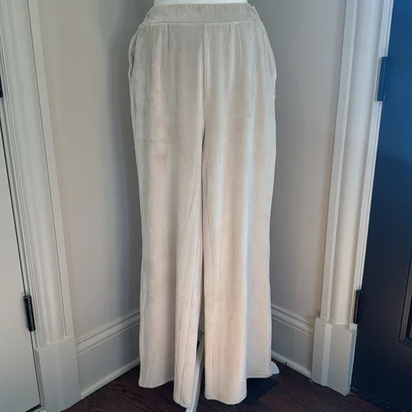NWT Vuori Haven Pants Ribbed Wideleg Lightweight Soft Suede Women’s Size M Cream - Picture 6 of 15